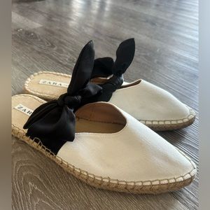 Zara off-white and black bow mules, US size 10 (European size 42).